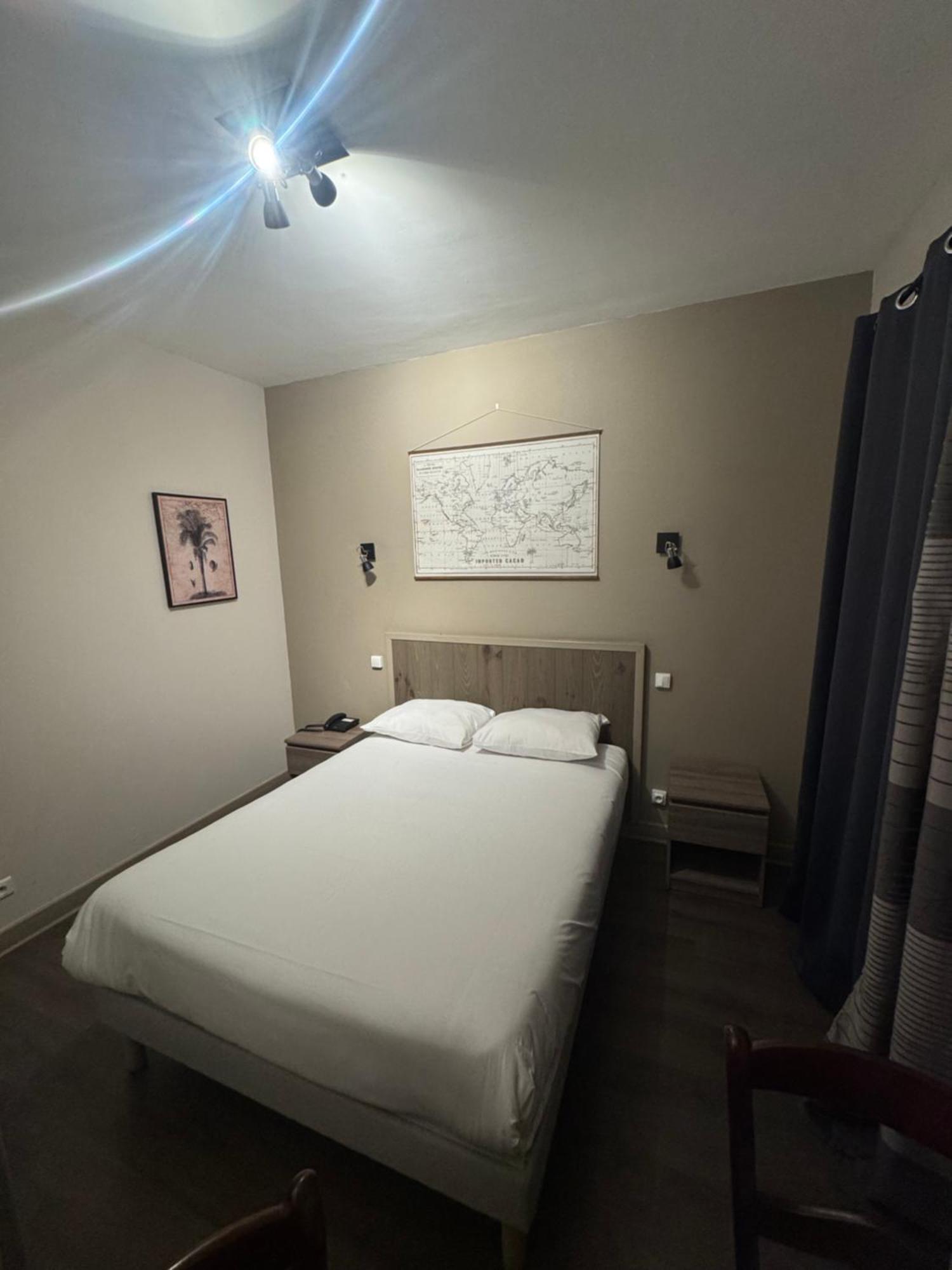 Hotel Restaurant Henry Puy-l'Eveque Екстер'єр фото