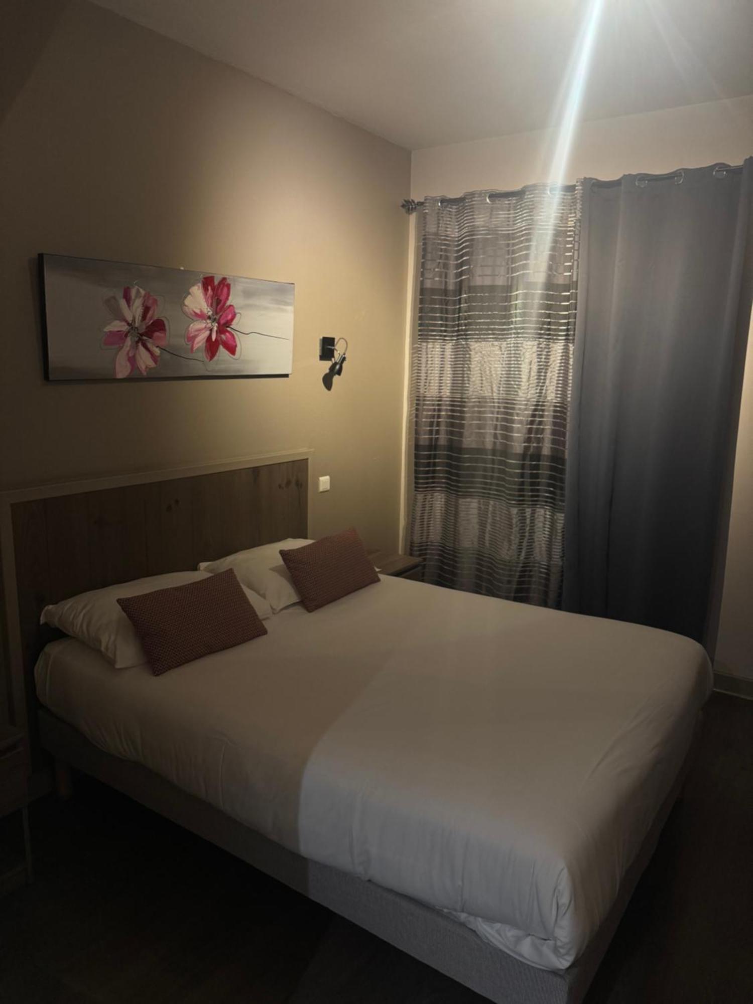 Hotel Restaurant Henry Puy-l'Eveque Екстер'єр фото